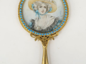 Vente aux enchères Face à main Napoléon III en métal doré et cabochons de pierres dures b