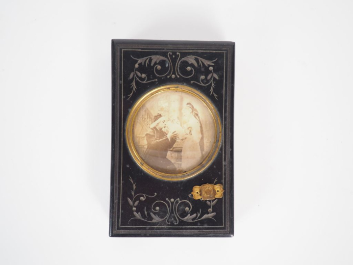 Visionneuse Napoléon III en bois noirci et verre grossissant à décor g