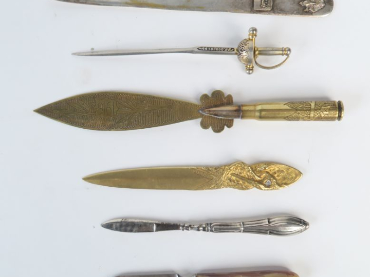 6 ouvre-lettres en bronze doré, laiton ou métal argenté. L. de 11 à 17