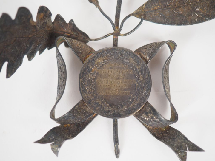 Quatre palmes de récompense en argent doré à décor de feuilles de chên
