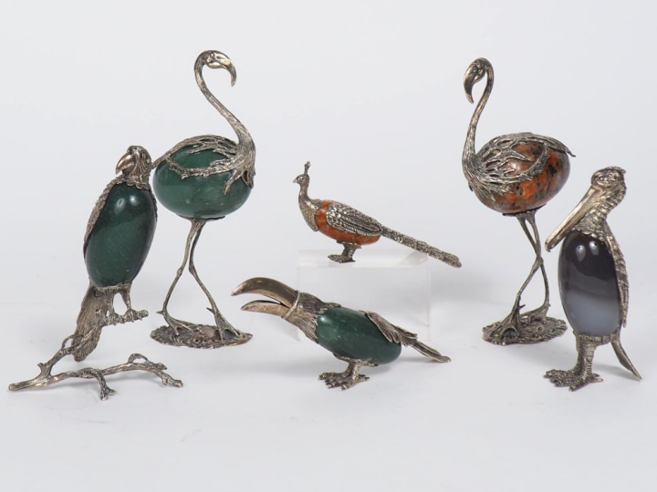 Suite de 6 échassiers en pierre dure et argent anglais. H. 15 cm.