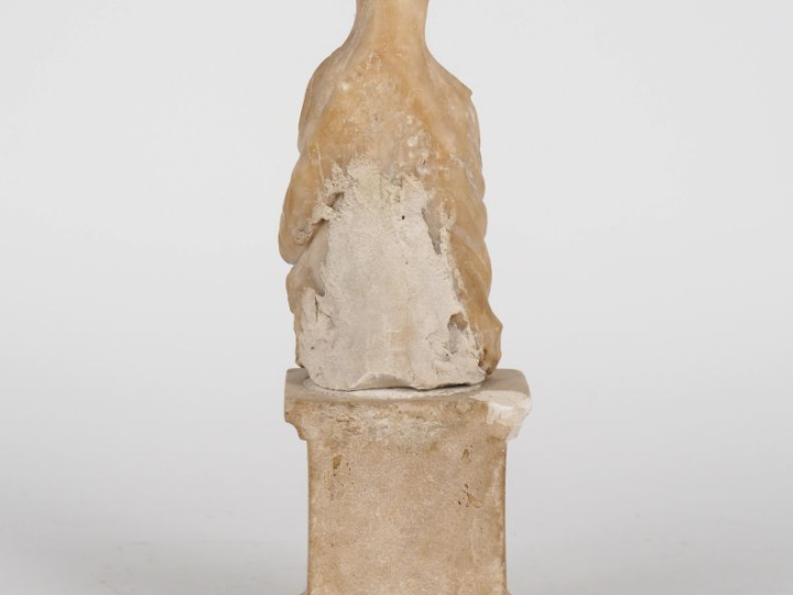 Sculpture en albâtre XVIIème.  "sainte femme au livre".  H. 19,5 cm.  