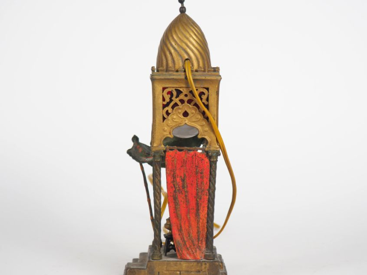 Veilleuse en bronze de Vienne polychrome figurant deux turques sous un