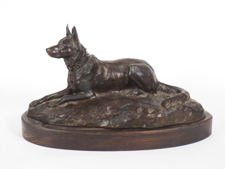 J. JOIRE. "Le chien loup". Sculpture en bronze à patine brune. Cachet 