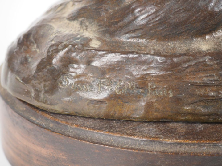 J. JOIRE. "Le chien loup". Sculpture en bronze à patine brune. Cachet 