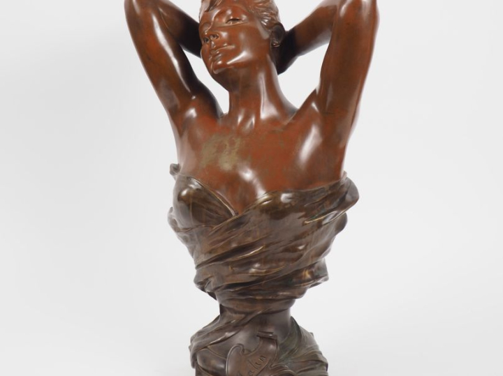 N. MAYER.  "le matin". Sculpture en bronze à double patine. Fondeur Bo