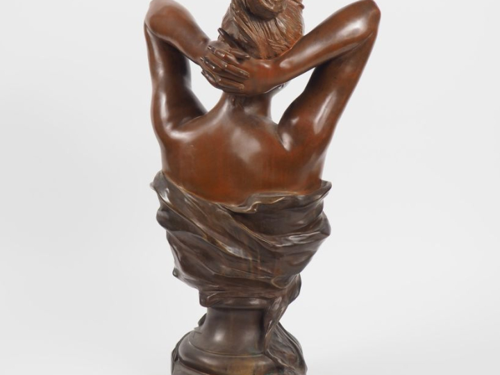 N. MAYER.  "le matin". Sculpture en bronze à double patine. Fondeur Bo