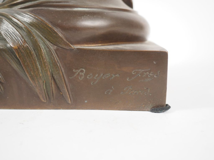 N. MAYER.  "le matin". Sculpture en bronze à double patine. Fondeur Bo