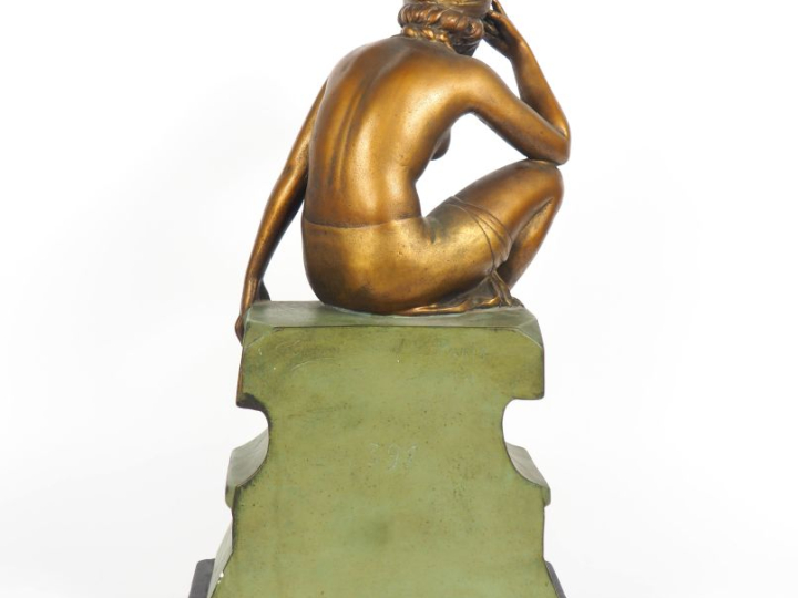 CIPRIANI.  "Séduction".  Sculpture Art Déco en plâtre polychrome.  H. 