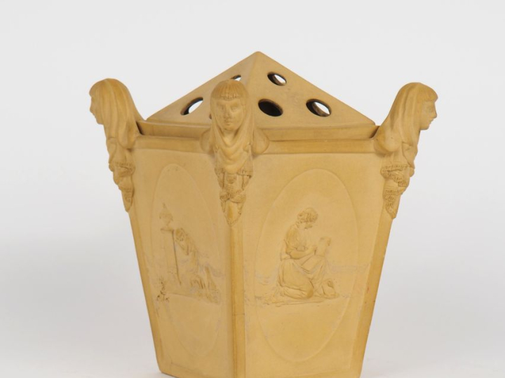 Brûle-parfum de style néo-classique en biscuit à décor de femmes de la