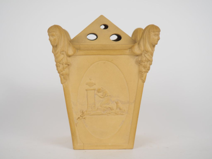 Brûle-parfum de style néo-classique en biscuit à décor de femmes de la