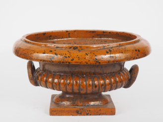 Vente aux enchères Jardinière en terre cuite vernissée à décor de godrons. Dim. 31 x 56 x