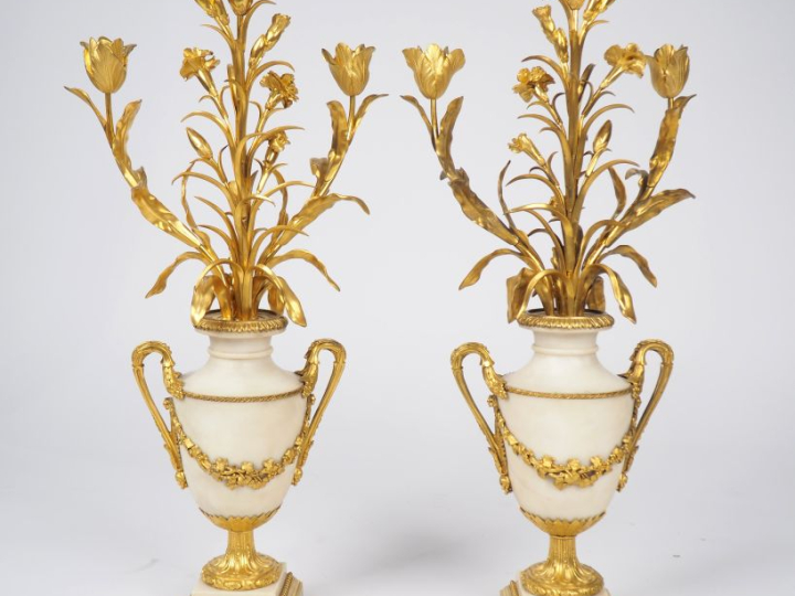 Eugène HAZART à Paris. Paire de candélabres de style Louis XVI en marb