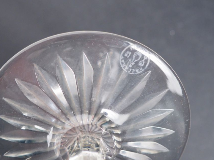 BACCARAT.  Service de verres en cristal décor de croisillons comprenan