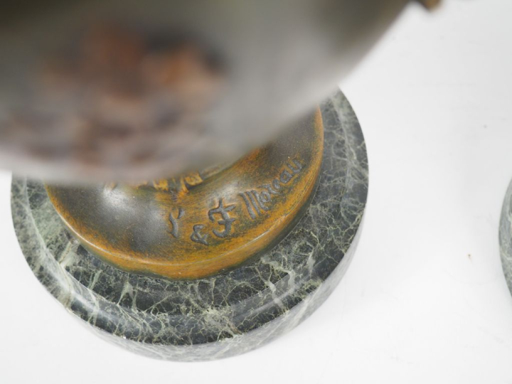 MOREAU.  Paire de vases fin XIXème en régule polychrome à décor en ron