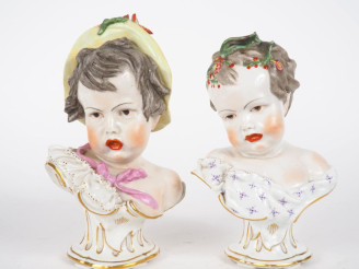Vente aux enchères Paire de sujets XIXème en porcelaine polychrome de Saxe "garçon au cha
