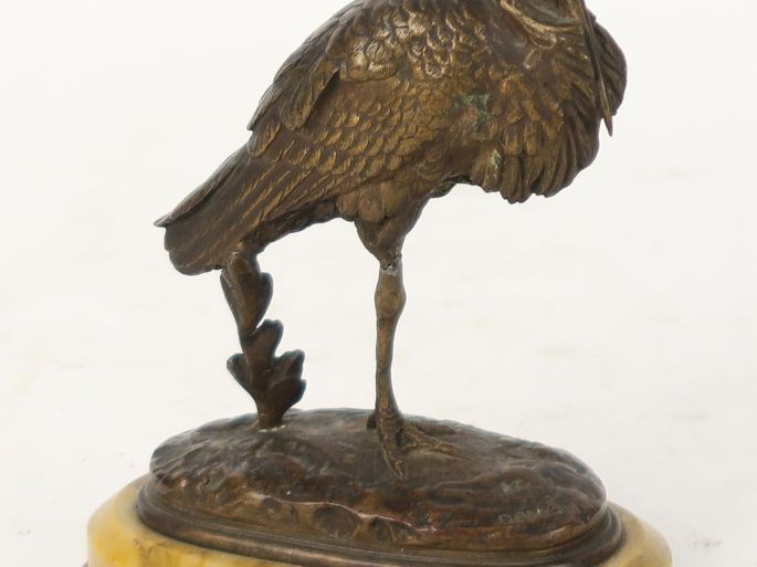 DEMAY.  'le héron".  Sculpture en bronze à patine médaille, sur un soc