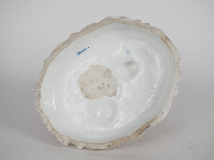 Groupe XIXème en porcelaine polychrome de Saxe "l'amour consolé".  Dim