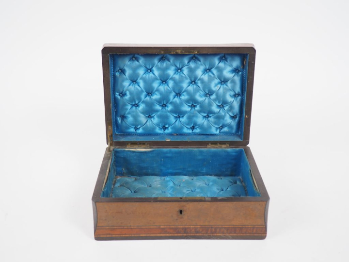 Ecrin Napoléon III en marqueterie, monogrammé sur le couvercle dans un