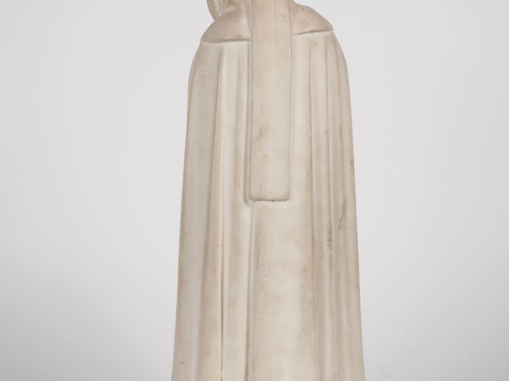 Ecole française vers 1930.  "le moine". Sujet en plâtre. H. 45 cm.