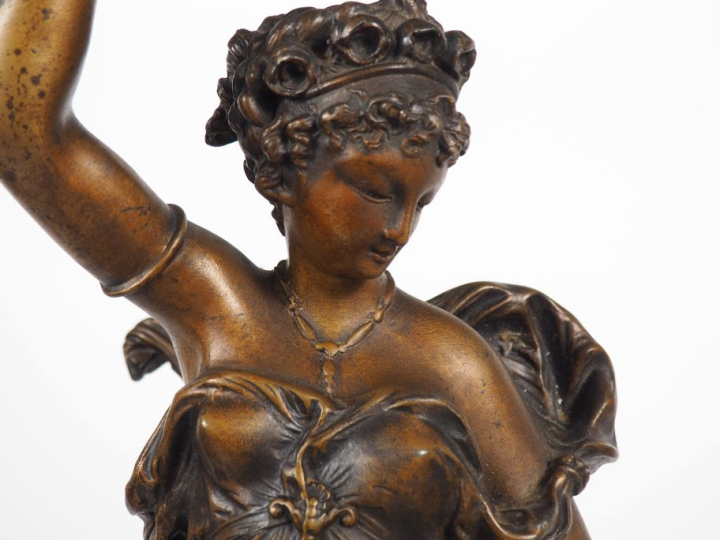 POITEVIN.  Garniture de cheminée Napoléon III en régule à patine médai