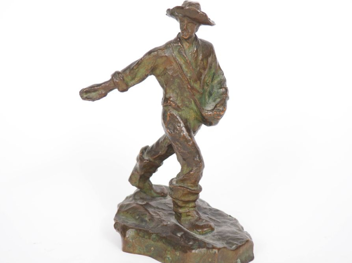 Ecole française fin XIXème.  "Le semeur". Sculpture en bronze à patine
