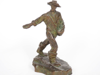 Vente aux enchères Ecole française fin XIXème.  "Le semeur". Sculpture en bronze à patine