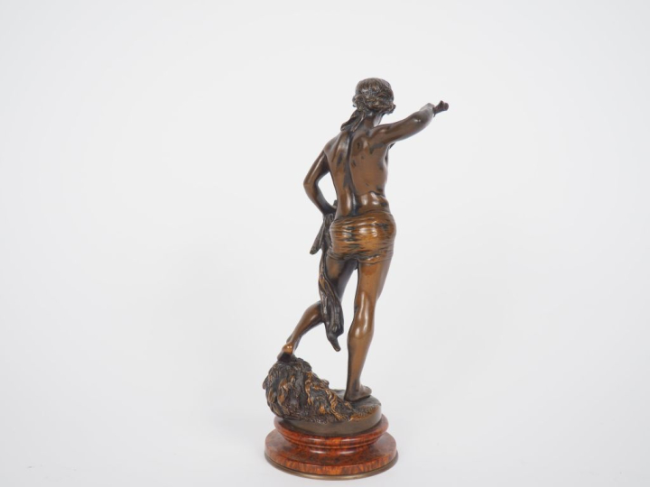 GOSSIN. "David". Sujet en bronze à patine brune. Signé. H. avec le soc