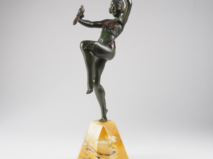 S. LIPCHYTZ.  "Danseuse à la palombe"  Sujet Art Déco en bronze à pati
