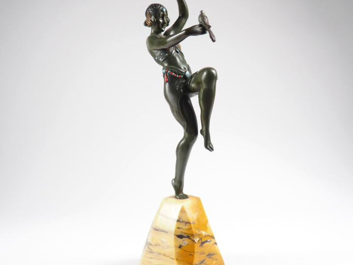 S. LIPCHYTZ.  "Danseuse à la palombe"  Sujet Art Déco en bronze à pati