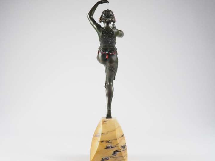S. LIPCHYTZ.  "Danseuse à la palombe"  Sujet Art Déco en bronze à pati