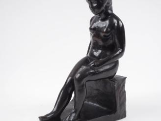 Vente aux enchères D’après Aristide MAILLOL (1861-1944). Femme nue assise Épreuve en surm