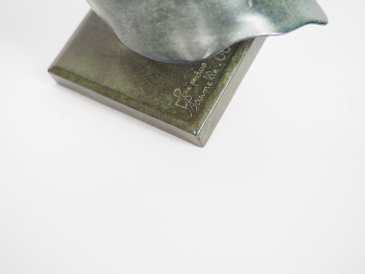 F. PAUMELE.  "Jeune fille pudique". Sujet en bronze. signé E. A 2/4. M