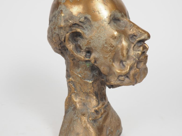 ROULLAND.  "Hippocrate". Sculpture en bronze.  Signée et numérotée 940