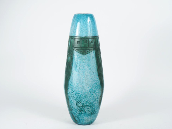 LEGRAS. Grand vase ovoide Art Déco en verre décor gravé en camée à l'a