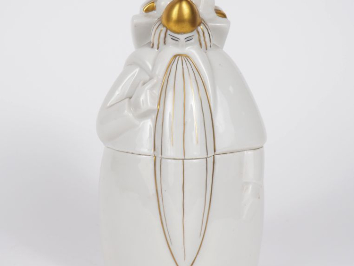 ROBJ.  Boite Art Déco  "Saint Nicolas" en porcelaine blanche et dorée.
