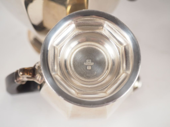 GALLIA.  Service à café en métal argenté à décor de godrons comprenant