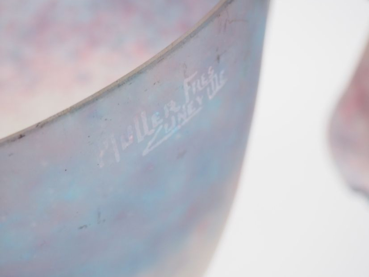 MULLER FRERES à Lunéville. Suspension en verre marbré et fer forgé à d