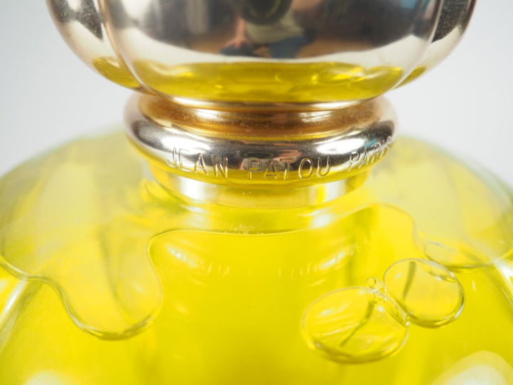 Jean PATOU.  "sublime". Grand flacon factice. H. 32 cm.