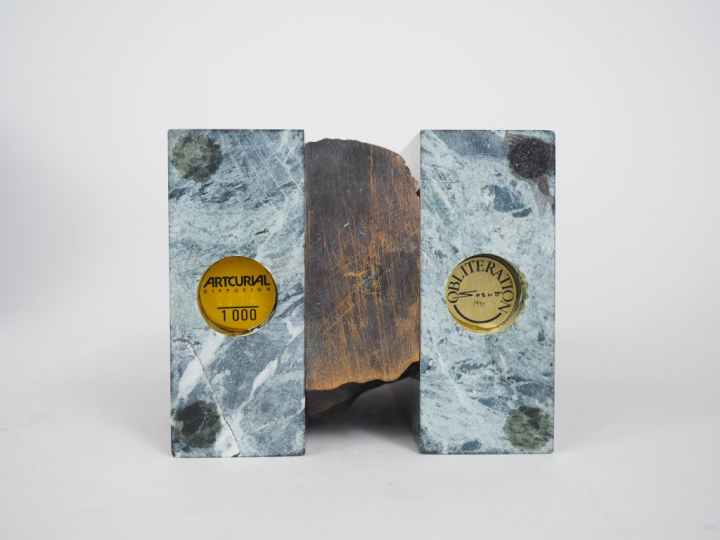 SOSNO.  "oblitération" Sculpture en bronze et marbre.  Signée. Edition