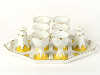 Vente aux enchères Service à œufs à la coque Art Déco en porcelaine blanche et jaune.