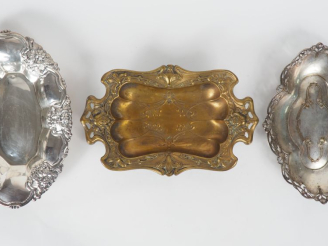 Vente aux enchères 3 panières Art Nouveau en métal argenté ou laiton.