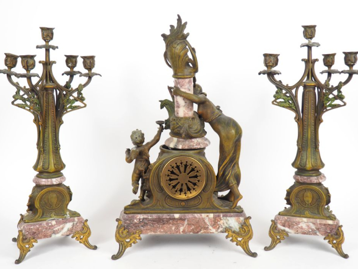 Garniture de cheminée Art Nouveau en régule polychrome et marbre compr