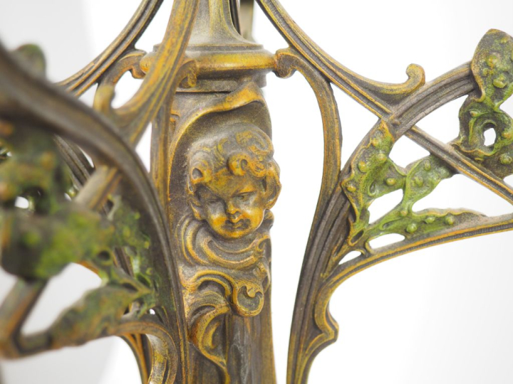 Garniture de cheminée Art Nouveau en régule polychrome et marbre compr