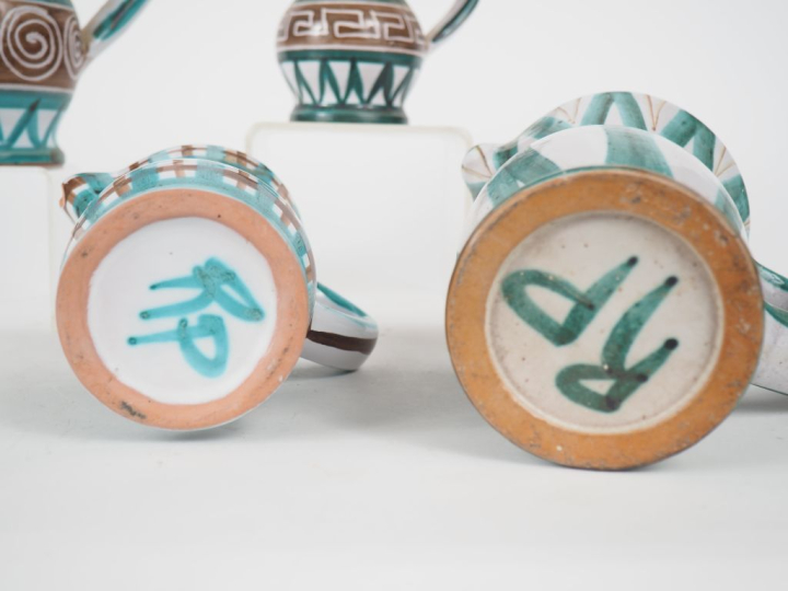 Robert PICAULT. Quatre differentes verseuses en céramique polychrome. 