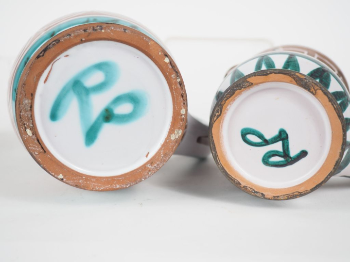 Robert PICAULT. Quatre differentes verseuses en céramique polychrome. 