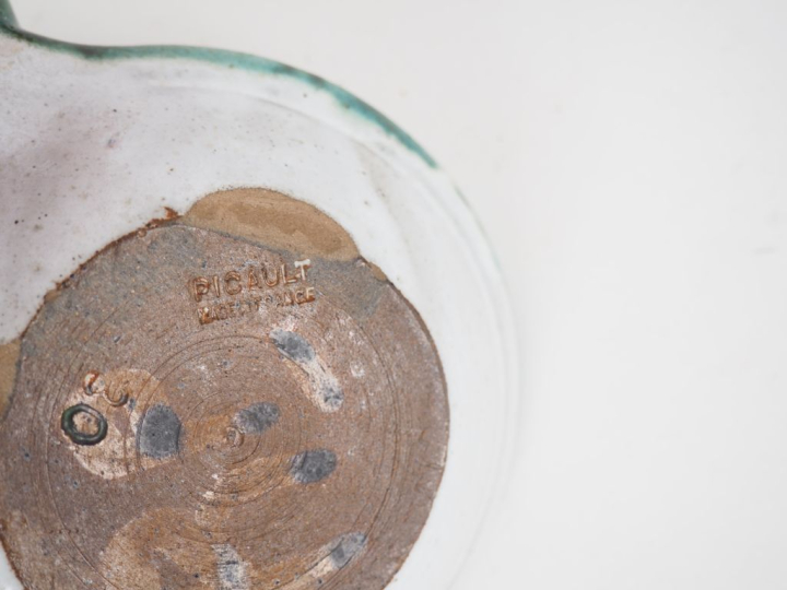 Robert PICAULT. Deux assiettes et deux poelons en céramique polychrome