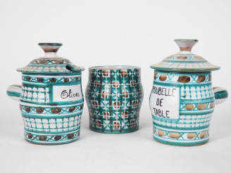 Vente aux enchères Robert PICAULT. Poubelle de table, pot à olives et un pot à manche en 