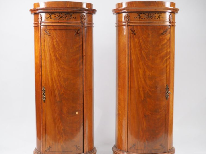 Paire de gaines XIXème, de style Bidermeier, en forme de colonnes, ouv