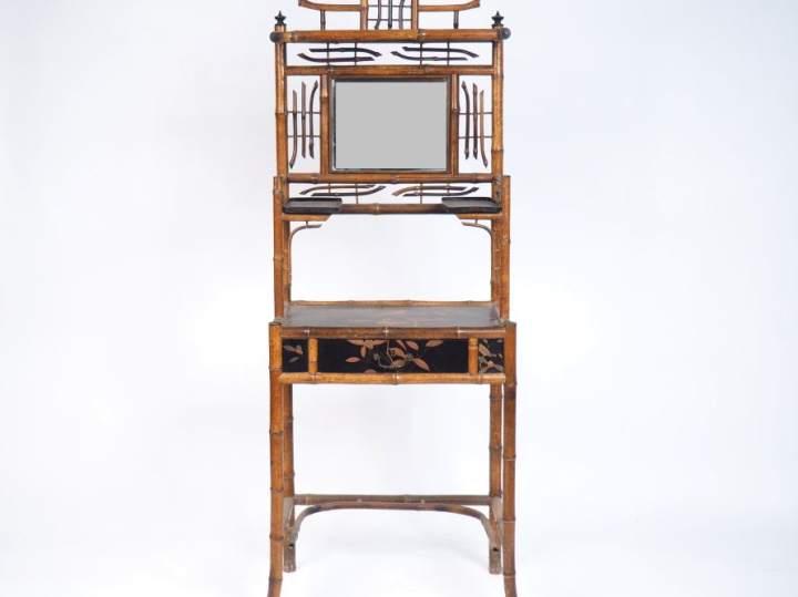 Bonheur du jour Napoléon III de style Extreme Orient en bambou et laqu